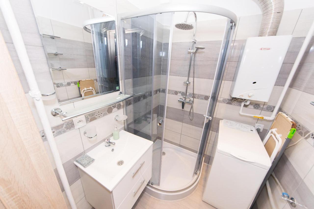 3-Bedroom Flat In City Center P4You Pl クラクフ エクステリア 写真